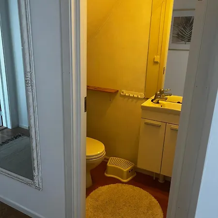Cozy Place In A Location - Feel At Right Away! *